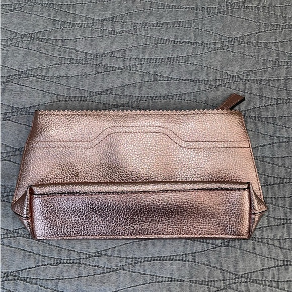 Victoria’s Secret Light Pink Pleather Zipper Clutch Bag - Picture 2 of 4